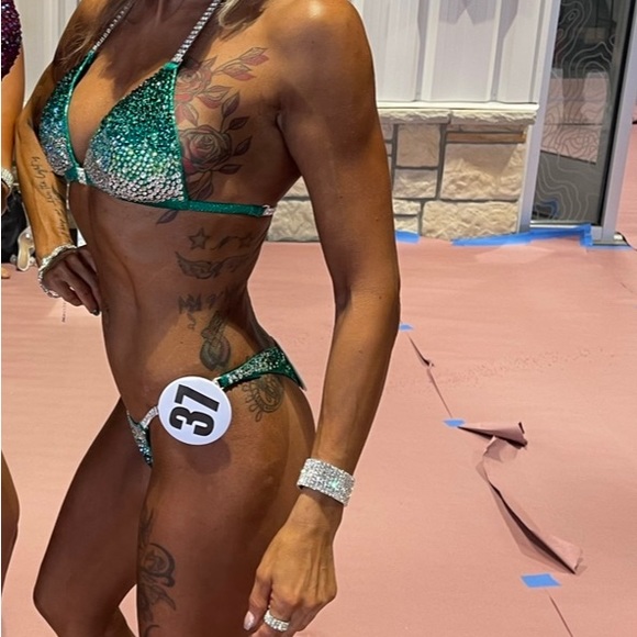 Beautiful custom made Competition bikini. - Picture 3 of 5